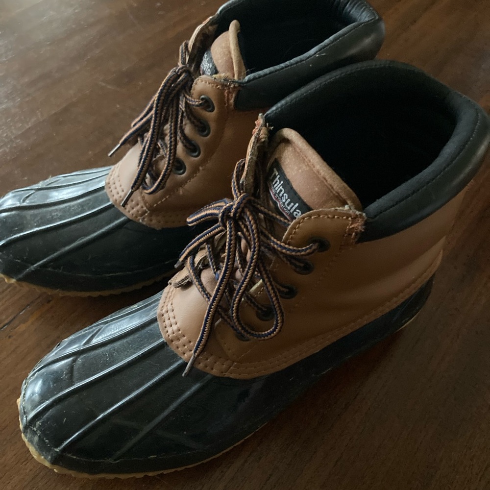 Mens (gently used) 3M Thinsulate winter lace up boots size 10